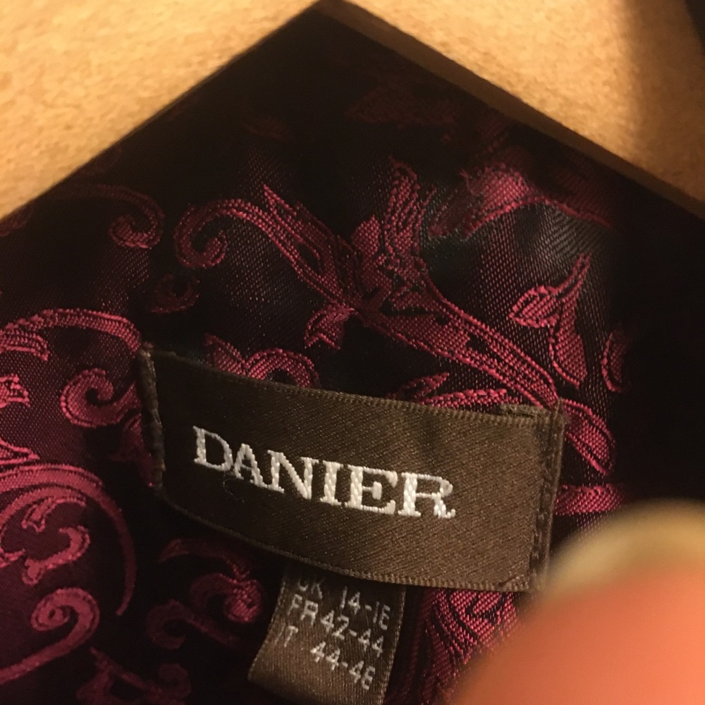 Beautiful fall jacket/blazer by Danier. - Picture 2 of 8